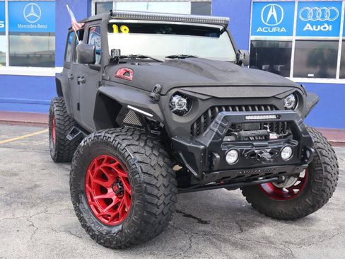 Used 2018 Jeep Wrangler Unlimited Sahara w/ Uconnect 4C Nav & Sound Group AWD/4WD image 2