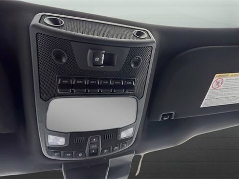 Used 2022 Ford F350 Platinum w/ FX4 Off-Road Package image 33