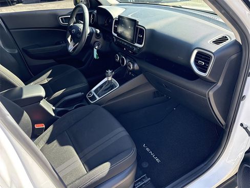 Used 2023 Hyundai Venue SEL image 32