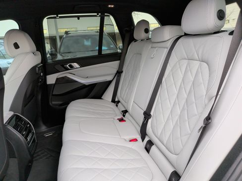 Certified 2023 BMW X5 sDrive40i w/ Executive Package image 40