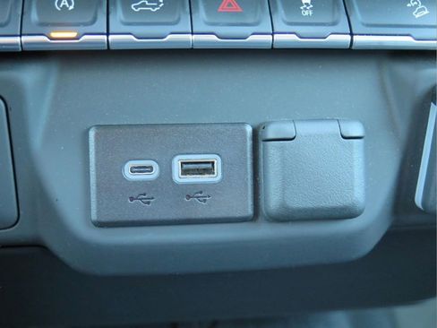 Used 2025 GMC Sierra 1500 Pro w/ Pro Value Package AWD/4WD image 16
