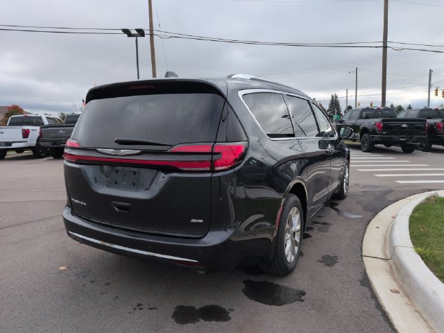 Used 2021 Chrysler Pacifica Touring-L AWD/4WD image 5