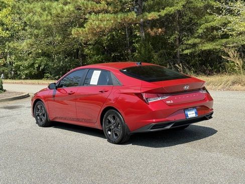 Used 2023 Hyundai Elantra SEL image 3