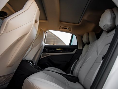 Certified 2025 Porsche Panamera 4 image 33