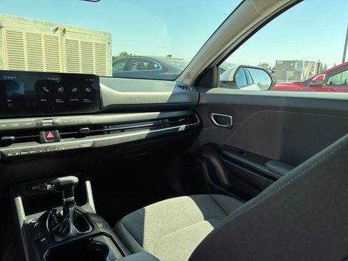 Used 2025 Kia K4 FWD image 34