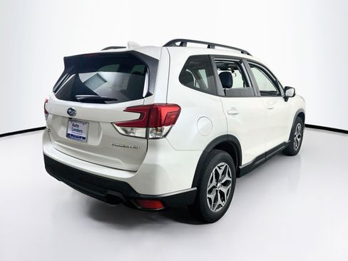 Used 2023 Subaru Forester Premium AWD/4WD image 5