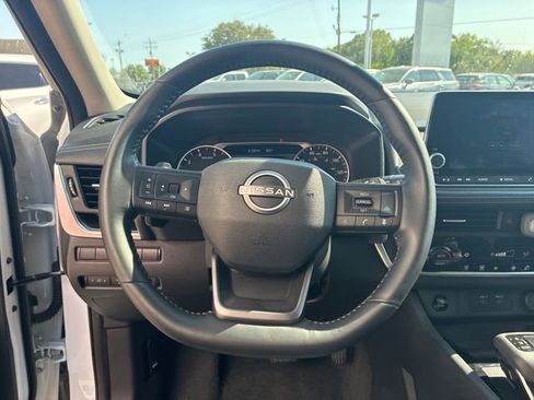 Used 2025 Nissan Rogue SV image 21