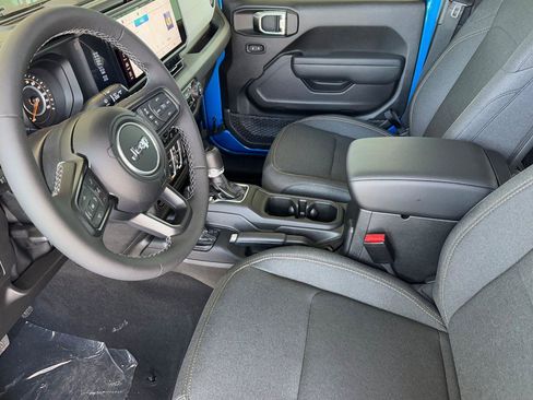 New 2025 Jeep Gladiator Sport image 7