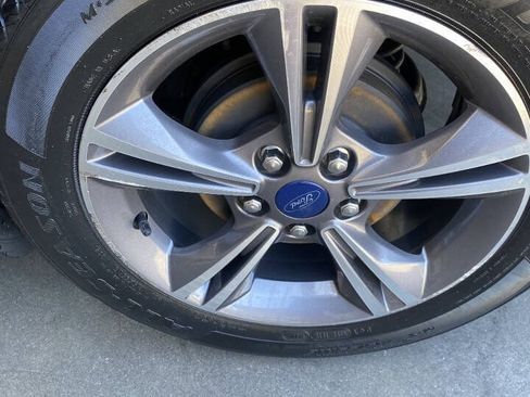 Used 2018 Ford Focus SE w/ SE Appearance Package FWD image 32