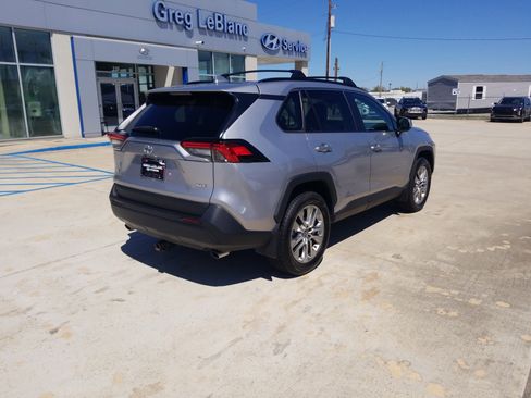 Used 2023 Toyota RAV4 XLE Premium image 7