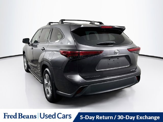 Used 2022 Toyota Highlander LE AWD/4WD image 9
