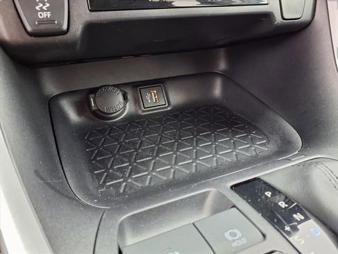 Used 2025 Toyota RAV4 LE image 8