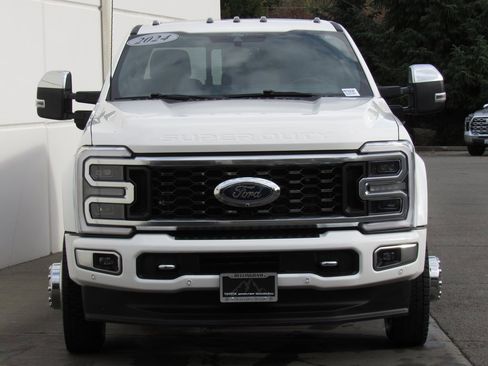 Used 2024 Ford F450 Platinum w/ FX4 Off-Road Package image 3