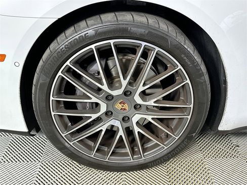 Used 2024 Porsche Panamera image 33