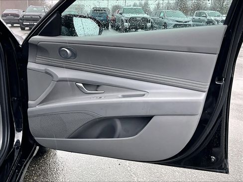 Used 2025 Hyundai Elantra SEL FWD image 12