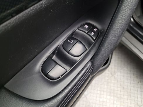 Used 2014 Nissan Rogue SL image 27