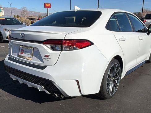 Used 2021 Toyota Corolla SE w/ SE Premium Package image 3