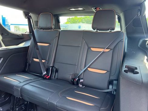 Used 2023 GMC Yukon AT4 w/ AT4 Premium Package AWD/4WD image 7
