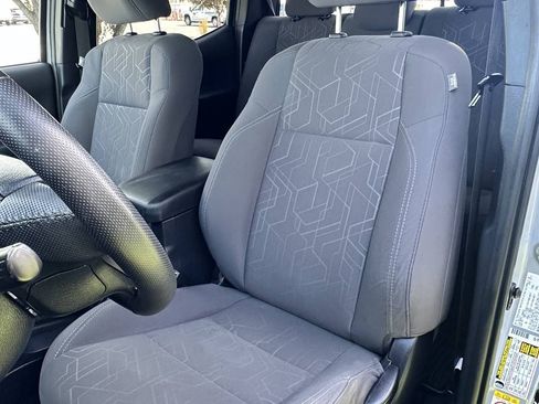 Used 2018 Toyota Tacoma TRD Sport AWD/4WD image 17