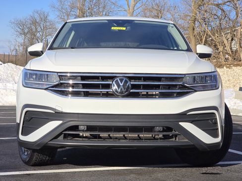 Used 2024 Volkswagen Tiguan SE image 18