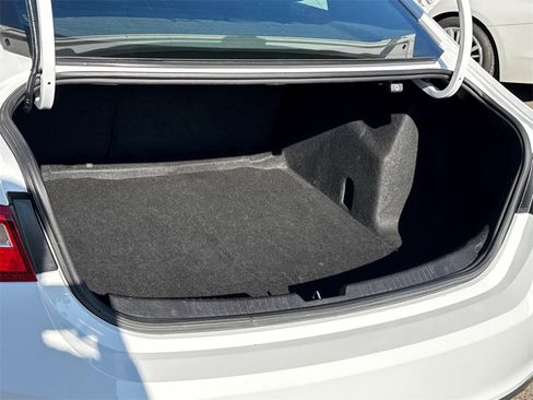 Used 2023 Chevrolet Malibu LT image 11