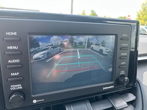Used 2021 Toyota RAV4 LE AWD/4WD image 17