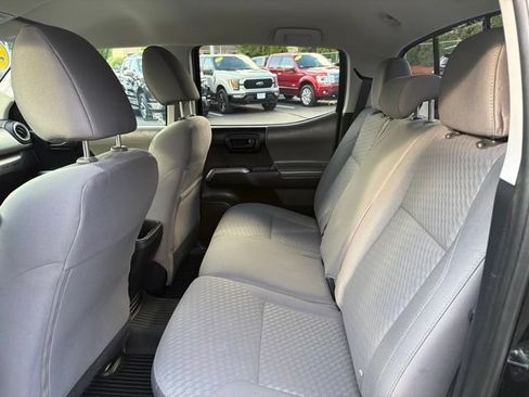 Used 2021 Toyota Tacoma SR5 AWD/4WD image 13