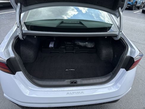 New 2025 Nissan Altima 2.5 SR FWD image 19