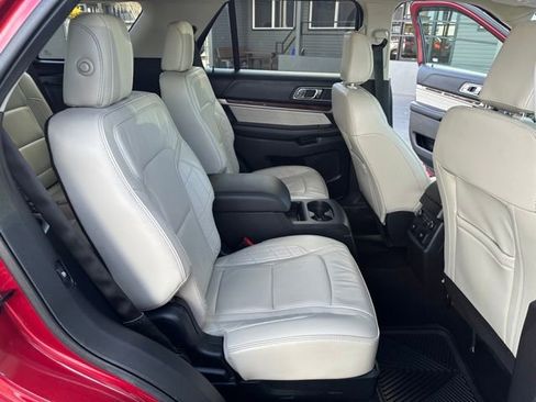 Used 2019 Ford Explorer Platinum image 30