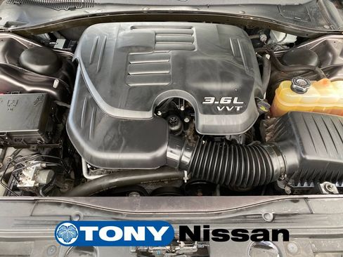 Used 2020 Chrysler 300 Touring L w/ Value Package RWD image 10