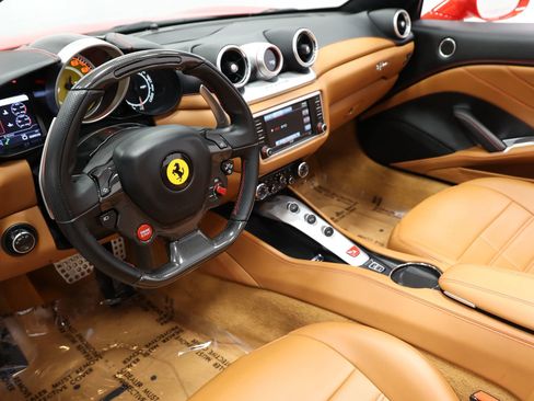 Used 2015 Ferrari California T image 2