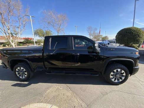 Used 2024 Chevrolet Silverado 2500 Custom w/ Custom Value Package image 2