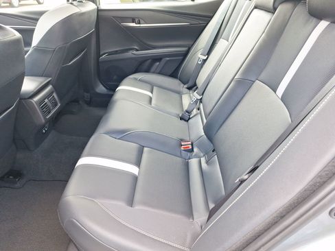 Used 2025 Toyota Camry SE w/ Convenience Package image 29