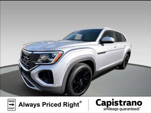 Used 2024 Volkswagen Atlas Cross Sport SE w/ Panoramic Sunroof Package FWD image 1