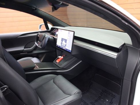 Used 2022 Tesla Model X Plaid image 8