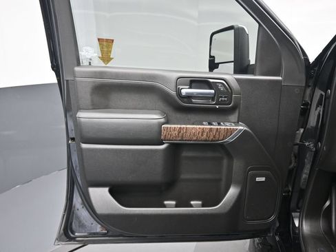 Used 2023 GMC Sierra 2500 Denali w/ Denali Black Diamond Edition AWD/4WD image 9