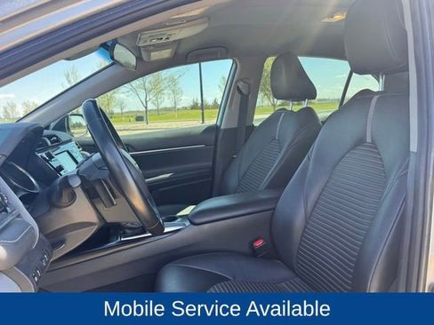 Used 2019 Toyota Camry SE FWD image 5