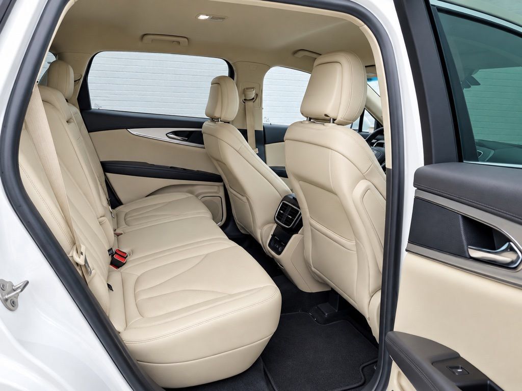 Used 2020 Lincoln Nautilus FWD image 9