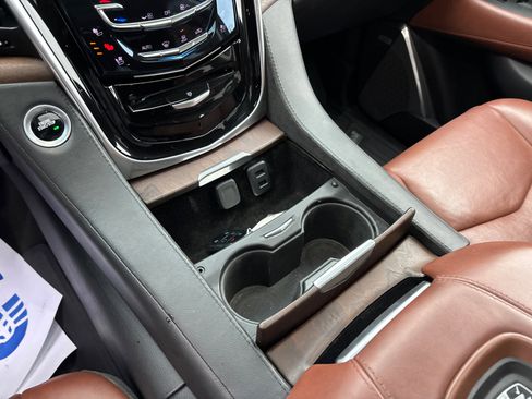 Used 2018 Cadillac Escalade Luxury image 22