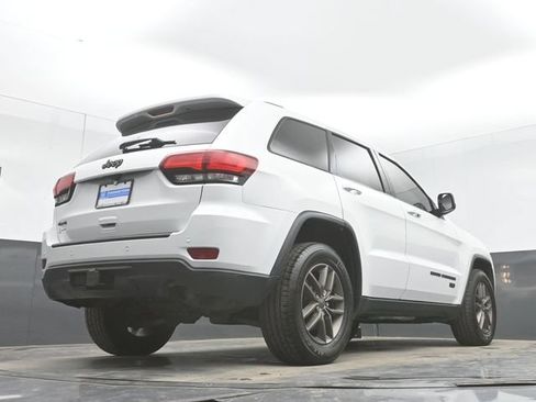 Used 2017 Jeep Grand Cherokee Laredo AWD/4WD image 46