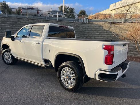 Used 2022 Chevrolet Silverado 2500 High Country w/ Technology Package image 28