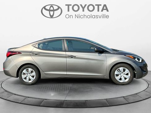 Used 2016 Hyundai Elantra SE FWD image 6