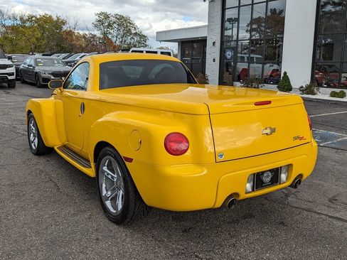 Used 2004 Chevrolet SSR w/ Preferred Equipment Group RWD image 10