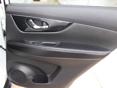 Used 2017 Nissan Rogue SL AWD/4WD image 7