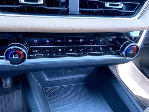 Used 2026 Chevrolet Equinox ACTIV w/ Convenience Package III image 31