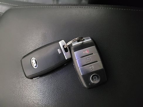 Used 2016 Kia Sorento SX image 32