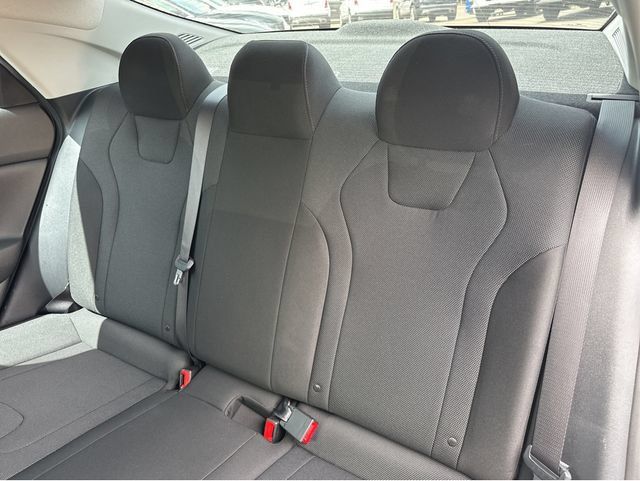 Used 2021 Hyundai Elantra SE FWD image 16