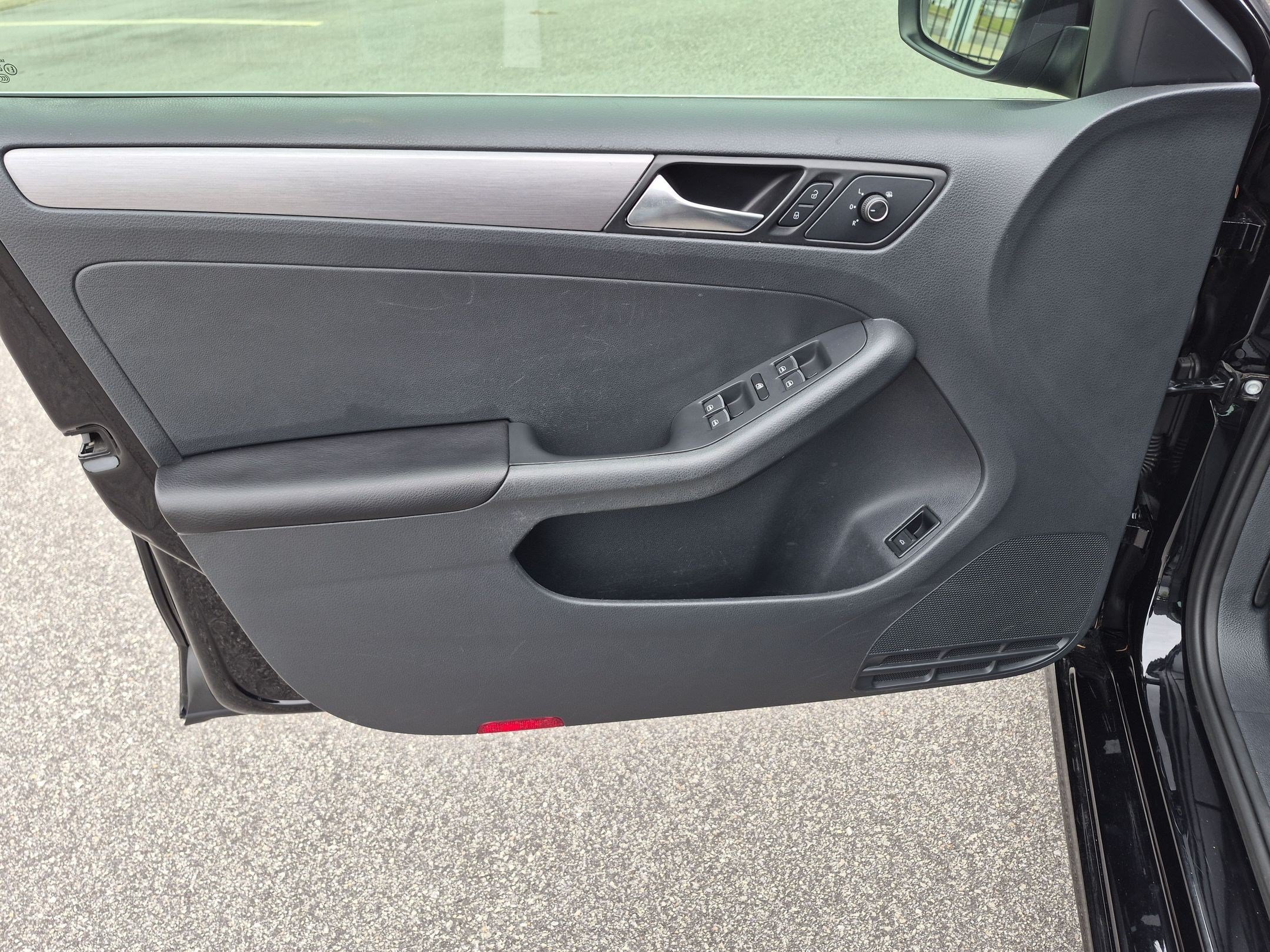 Used 2015 Volkswagen Jetta TDI SE FWD image 12