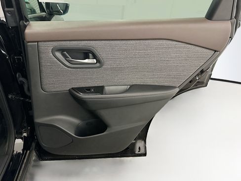 Used 2023 Nissan Rogue SV AWD/4WD image 30