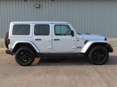 Used 2023 Jeep Wrangler Unlimited Sahara AWD/4WD image 2